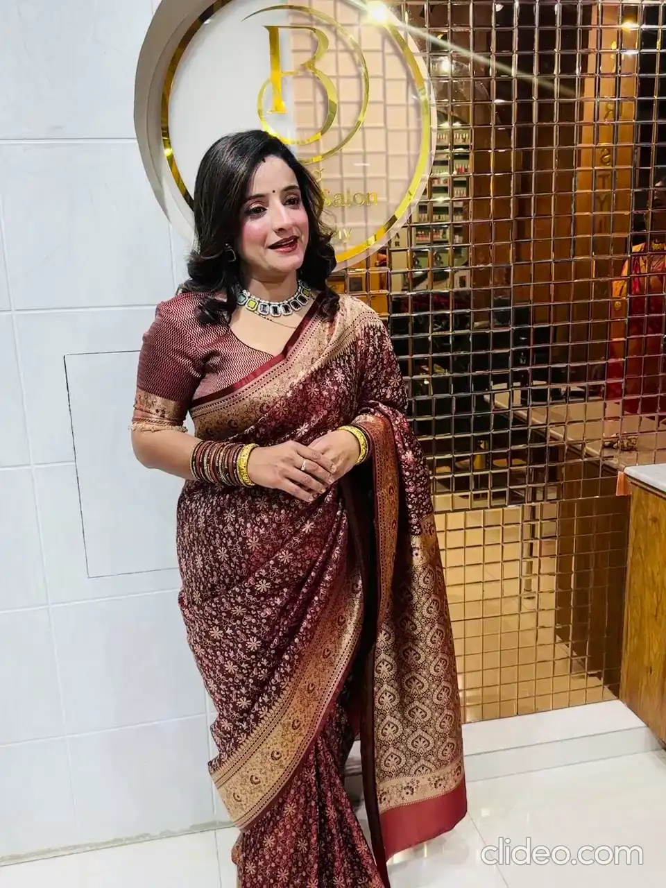 A client filmed at Salon By Babita, Haldwani, speaking about their visit — reference T-004