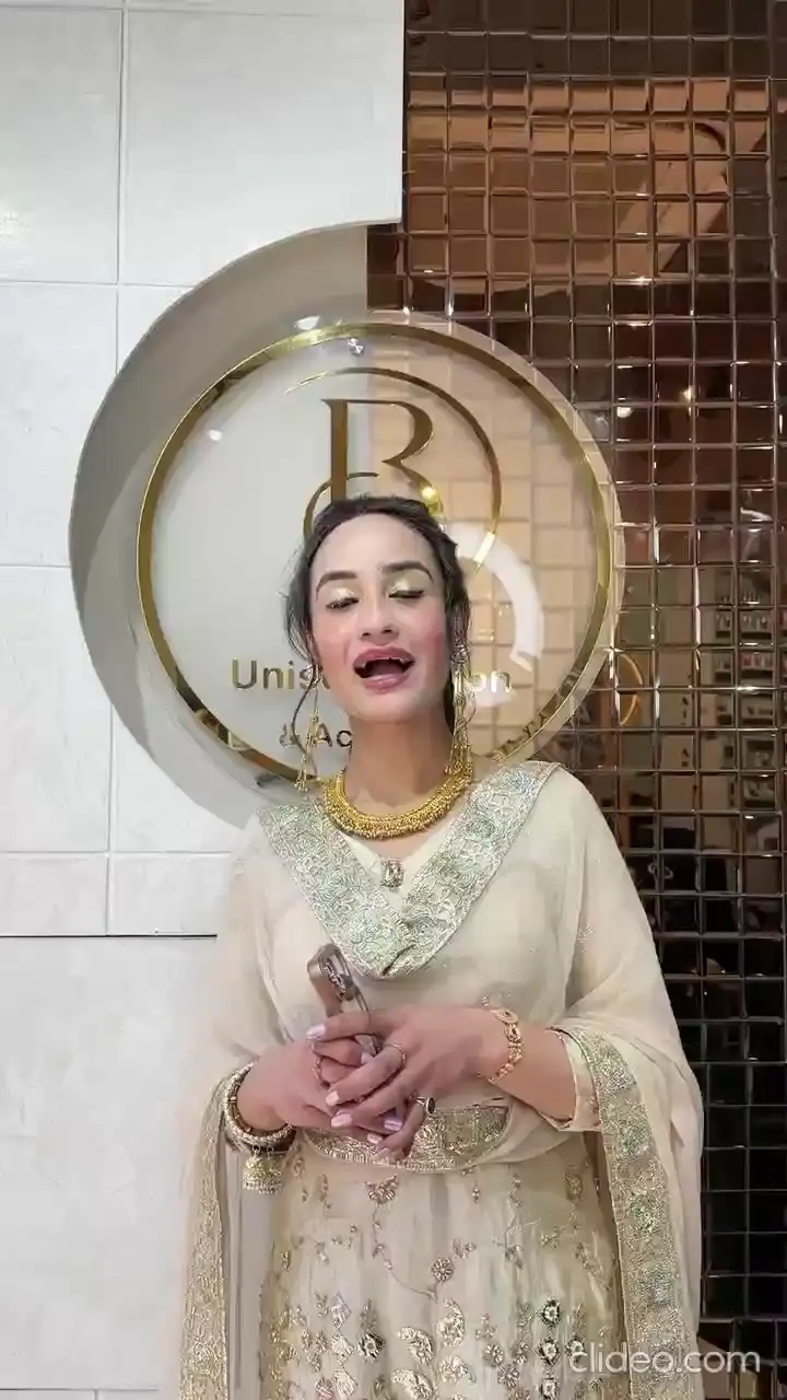 A client filmed at Salon By Babita, Haldwani, speaking about their visit — reference T-012
