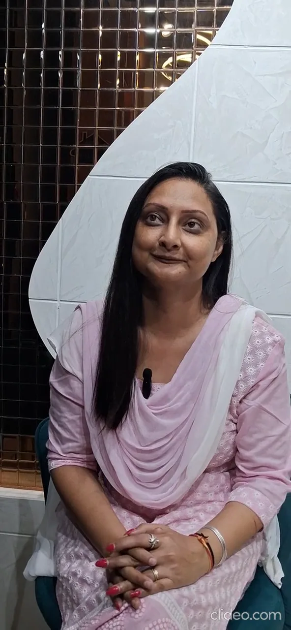 A client filmed at Salon By Babita, Haldwani, speaking about their visit — reference T-013